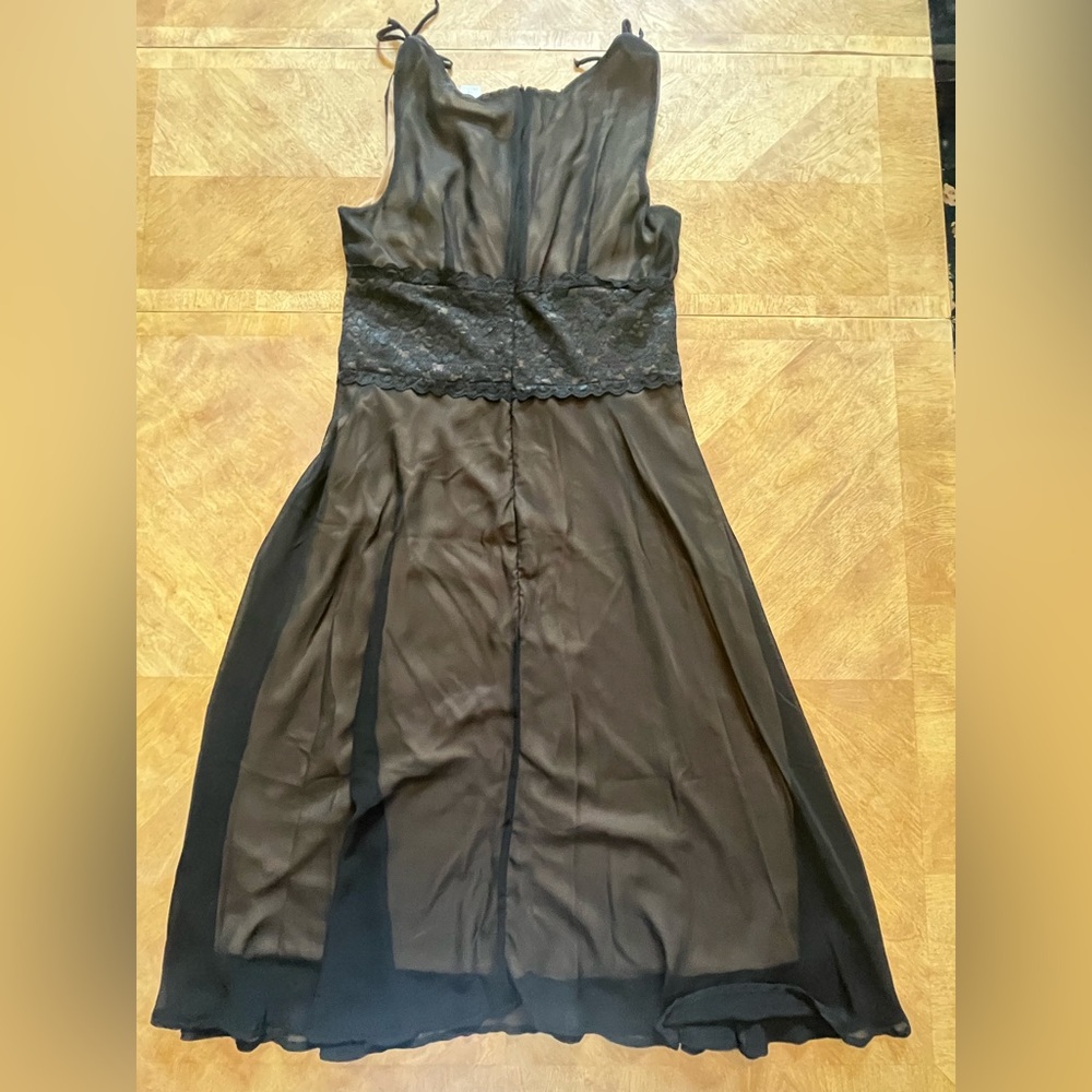 Elegant Black Lace Midi Dress         | Size 16 - Picture 9 of 9